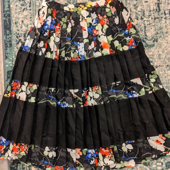 Banana Republic Dresses & Skirts - Banana Republic Pleated Floral Skirt